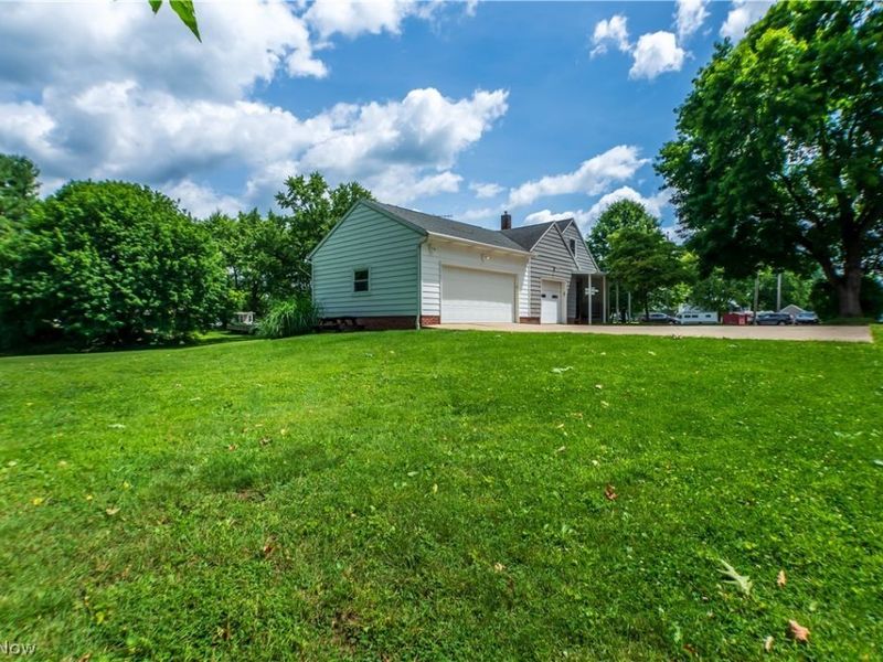 2748 Canton Road, Uniontown, OH 44685 Photo 12