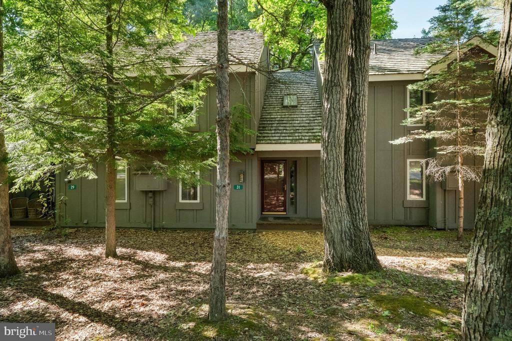31 DOWNHILL , LAKE HARMONY, PA 18624