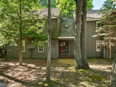 31 DOWNHILL, LAKE HARMONY, PA 18624