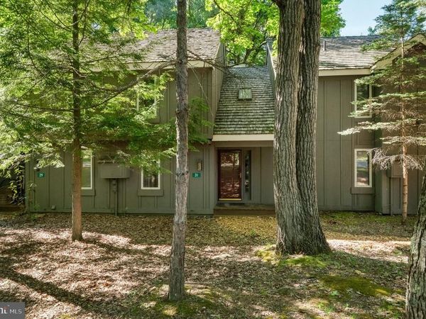 31 DOWNHILL , LAKE HARMONY, PA 18624
