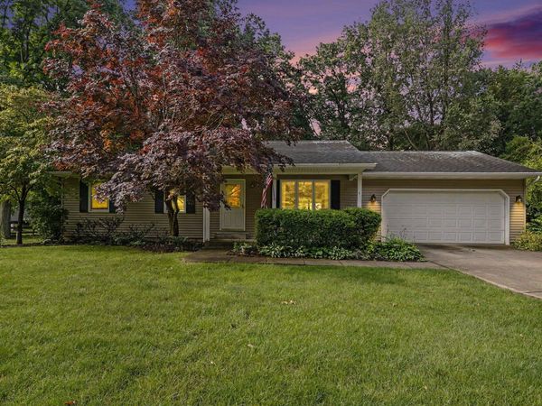 3720 Chamberlain Road, Buchanan, MI 49107