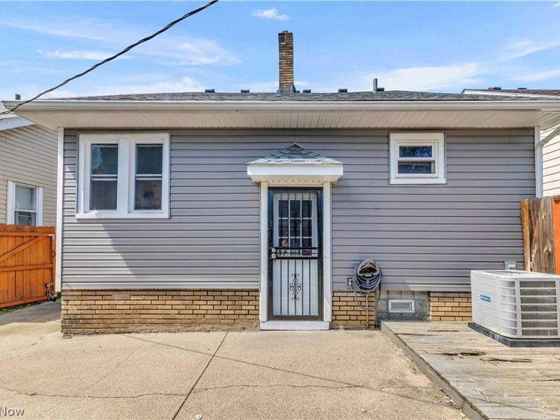12401 Brighton Avenue, Cleveland, OH 44111 Photo 18