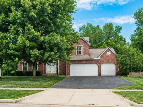 124 Long Hollow Drive , Pataskala, OH 43062