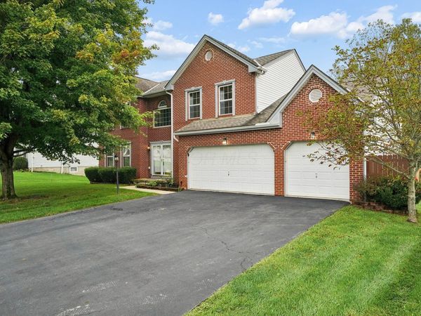 124 Long Hollow Drive, Pataskala, OH 43062