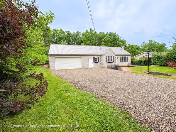 16 Riverside Parkway, Battle Creek, MI 49015