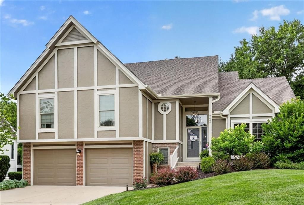 7646 N Pomona Avenue, Kansas City, MO 64152 Main Photo