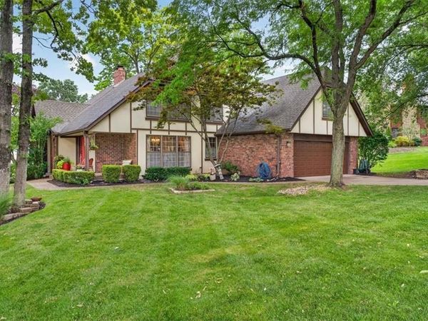 11009 Delmar Street, Leawood, KS 66211