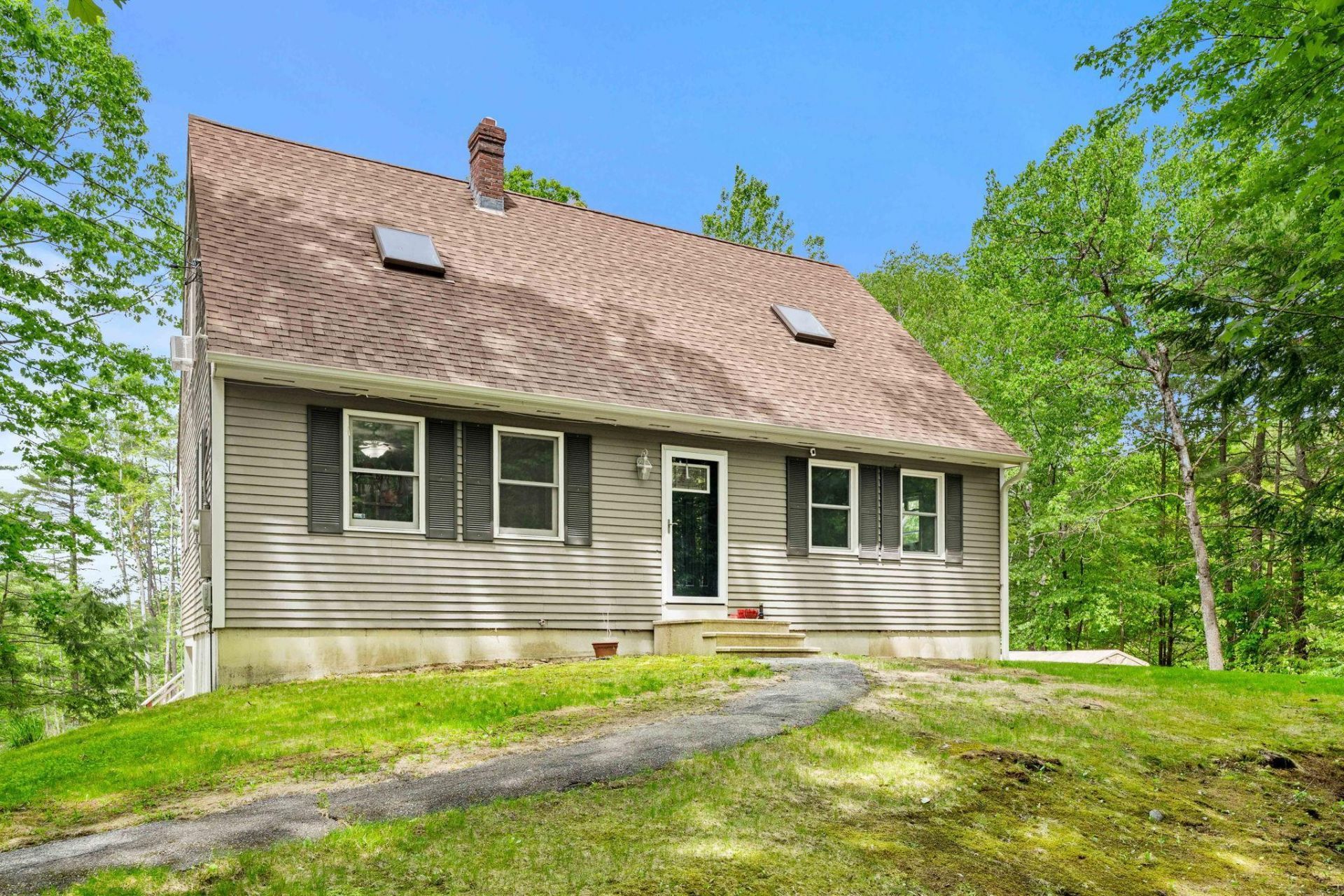 9 Pondview Road, Weare, NH 03281 Main Photo