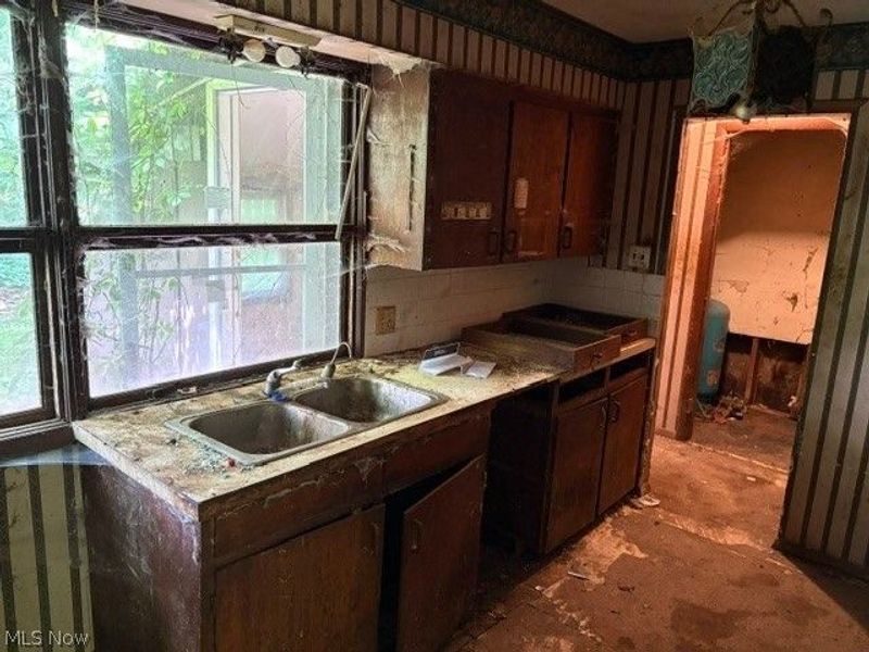 2033 Scenic Way, Akron, OH 44312 Photo 6