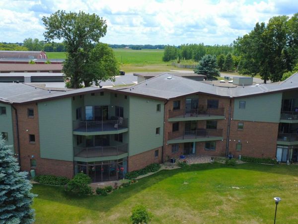 808 Lake Chapeau Drive, Unit 202, Albert Lea, MN 56007