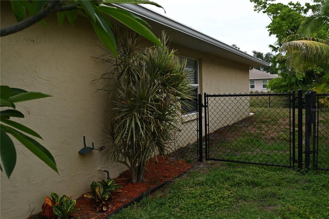 2043 Old Trenton Lane, Sarasota, FL 34232 Photo