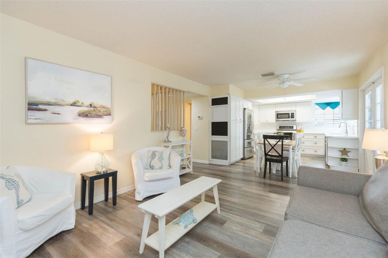 4210 W Roland Street , Tampa, FL 33609 Photo