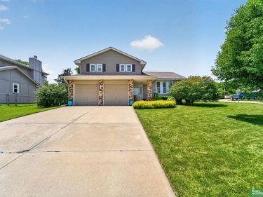 6706 S 77 Street, Ralston, NE 68127