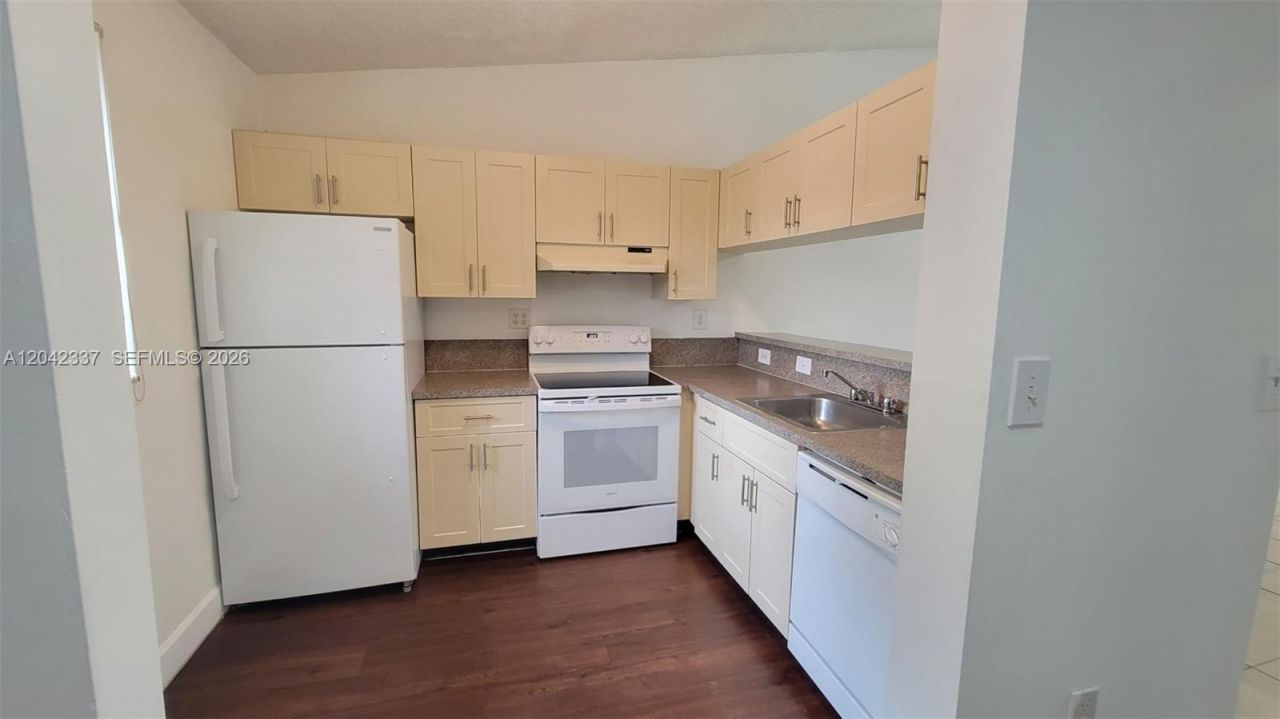 9877 Nob Hill Ln , Unit 9877, Sunrise, FL 33351 Photo