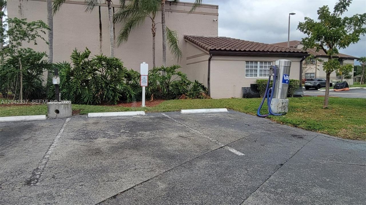 9877 Nob Hill Ln , Unit 9877, Sunrise, FL 33351 Photo