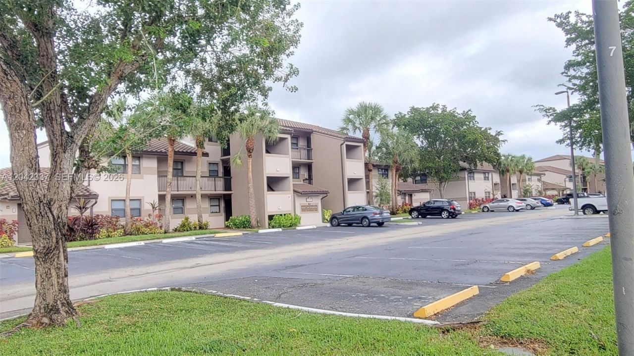 9877 Nob Hill Ln , Unit 9877, Sunrise, FL 33351 Photo