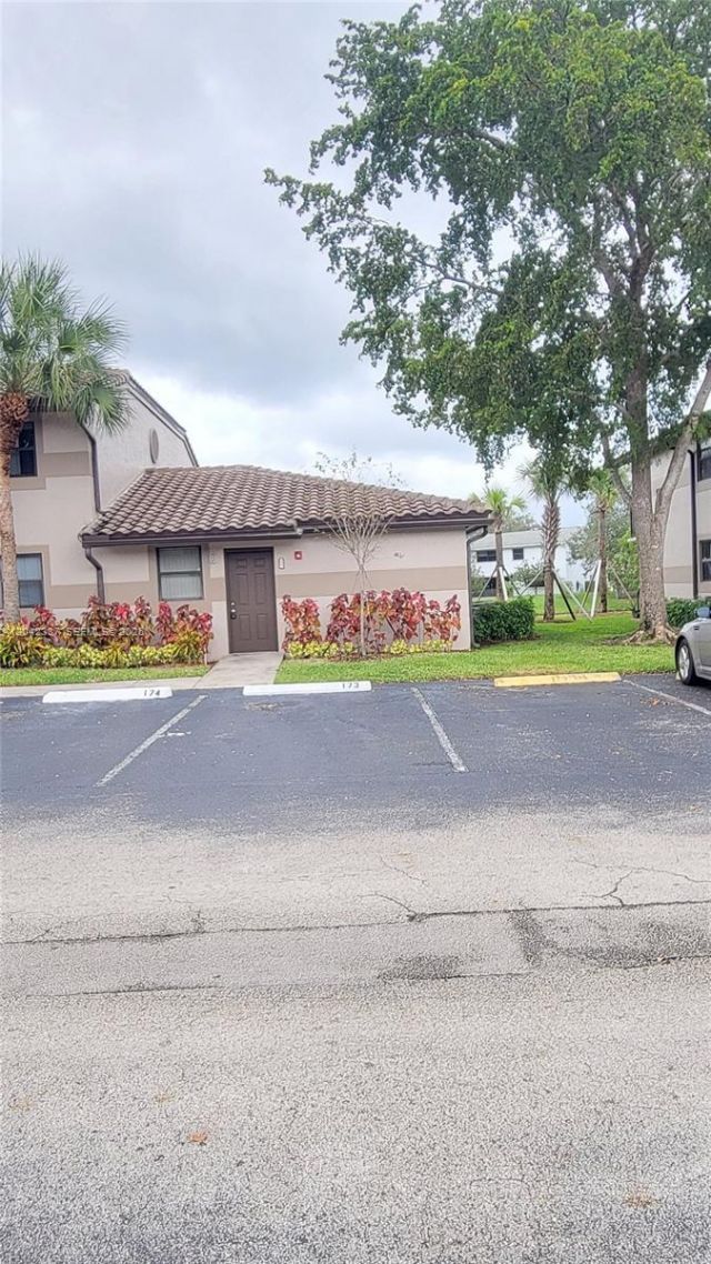 9877 Nob Hill Ln , Unit 9877, Sunrise, FL 33351 Photo