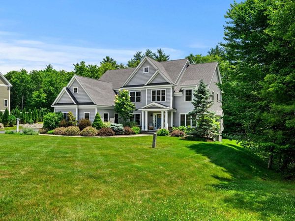 32 Settlers Court, Bedford, NH 03110