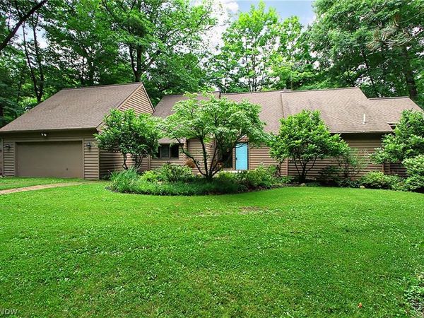 15490 Riddle Road, Chagrin Falls, OH 44022