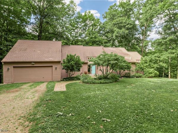 15490 Riddle Road , Chagrin Falls, OH 44022