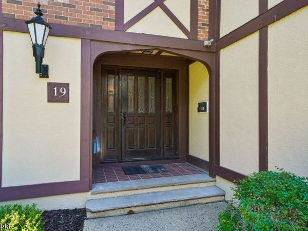 19 Kensington Rd, Chatham, NJ 07928