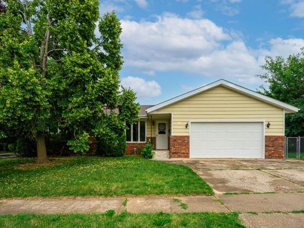 130 Andrews Drive , Belvidere, IL 61008