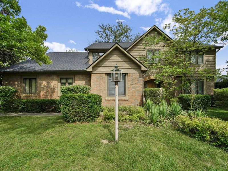 4744 Stonehaven Drive, Columbus, OH 43220 Photo 2