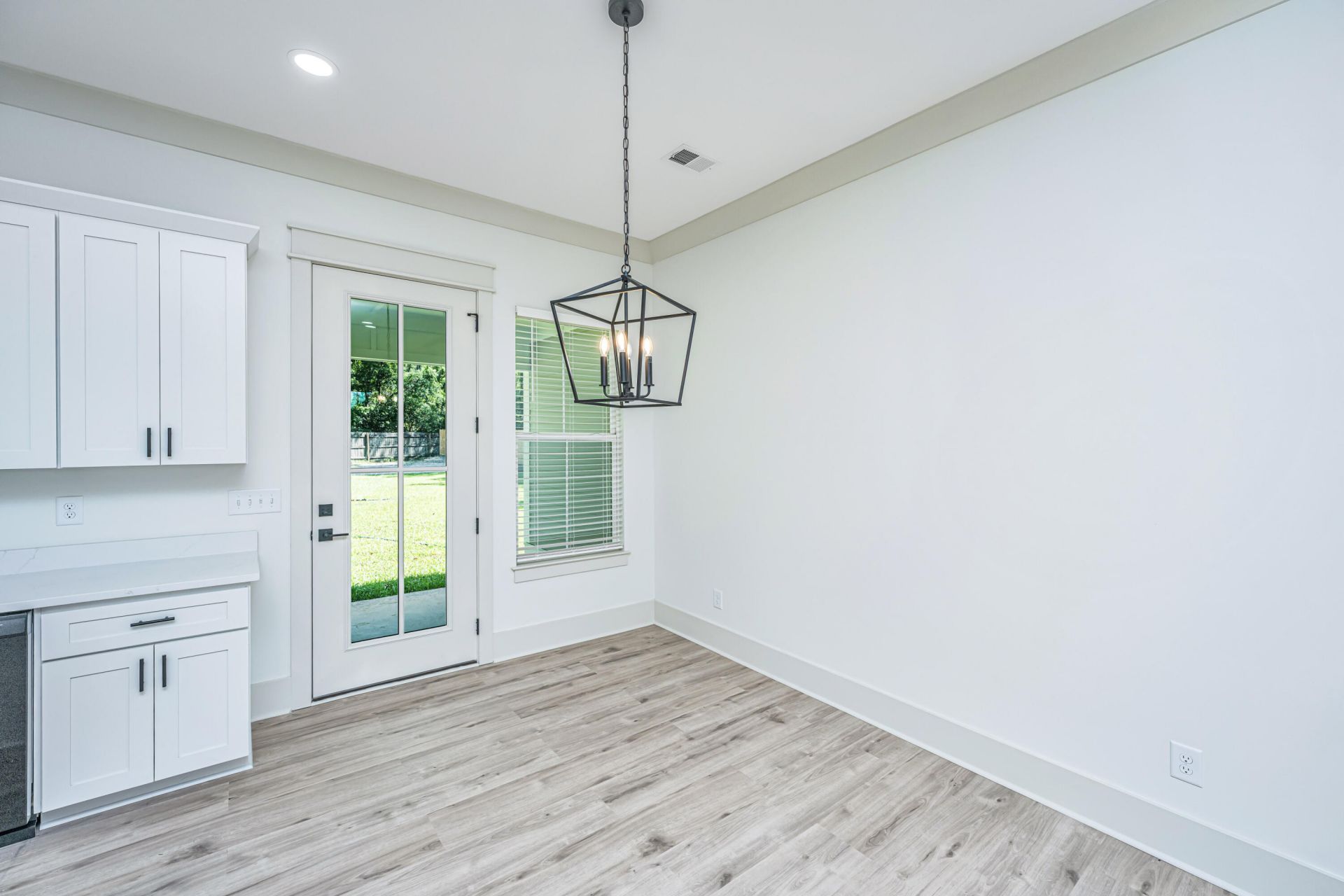 933 Valley Street Photo 10