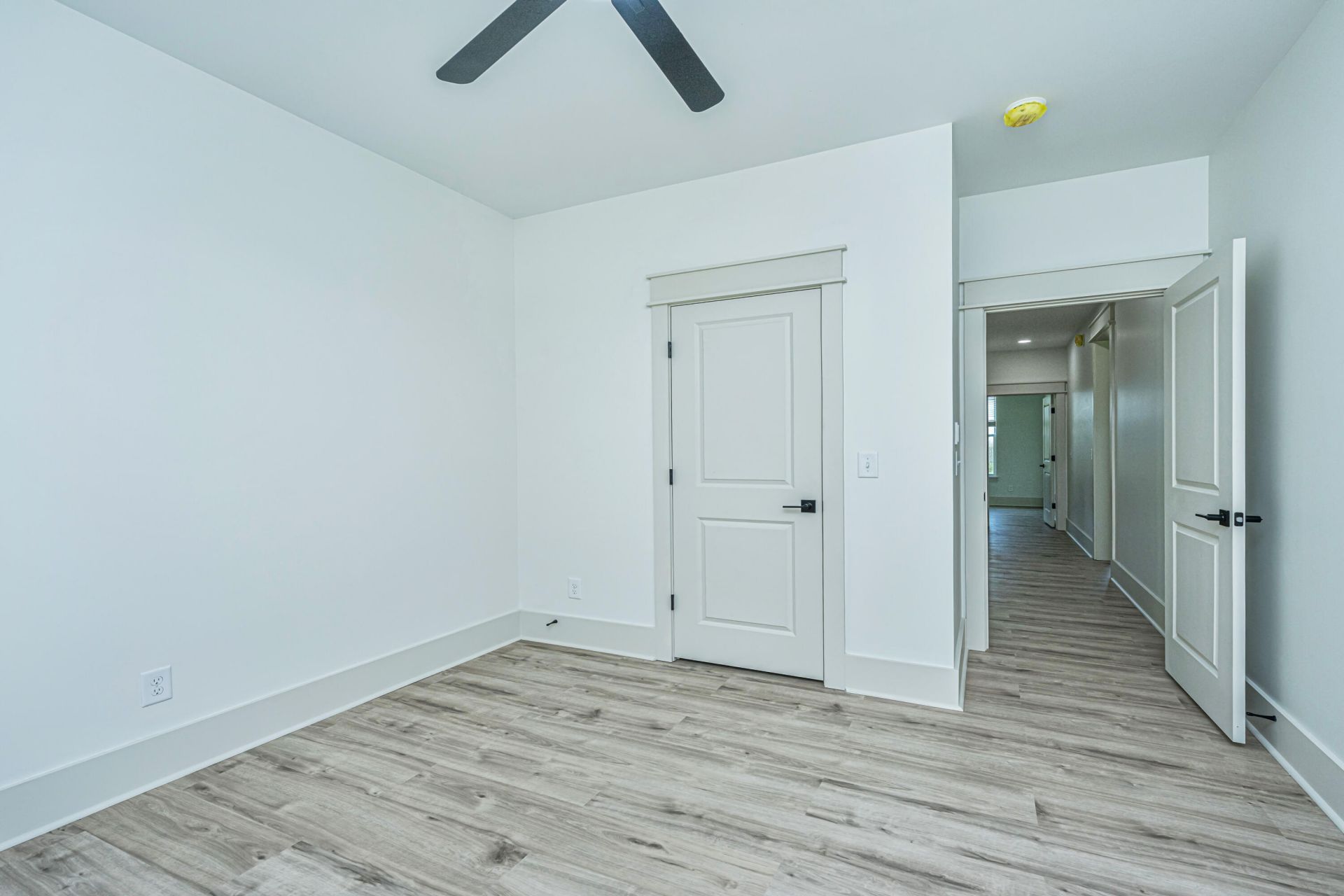933 Valley Street Photo 18