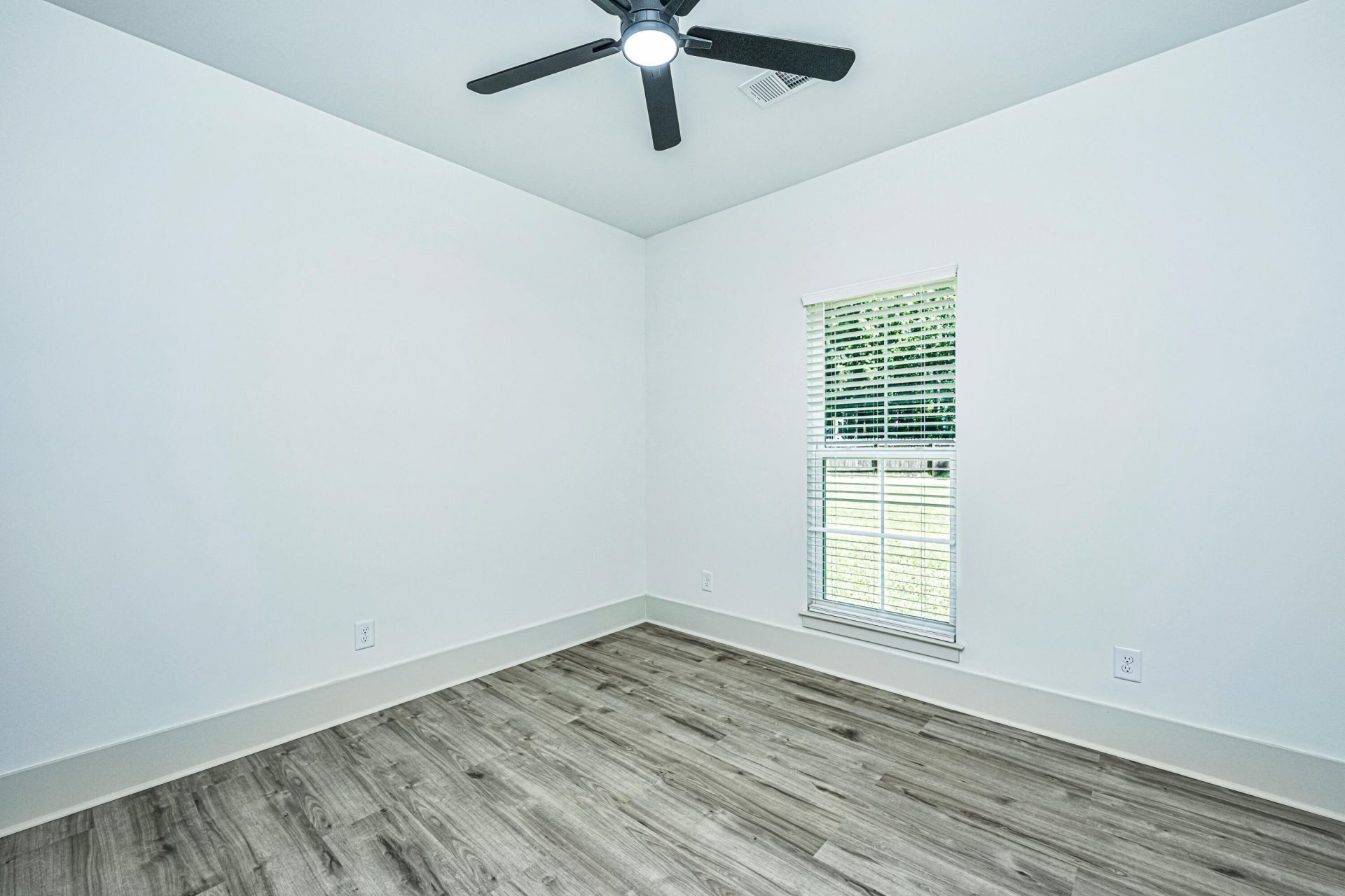 933 Valley Street Photo 19