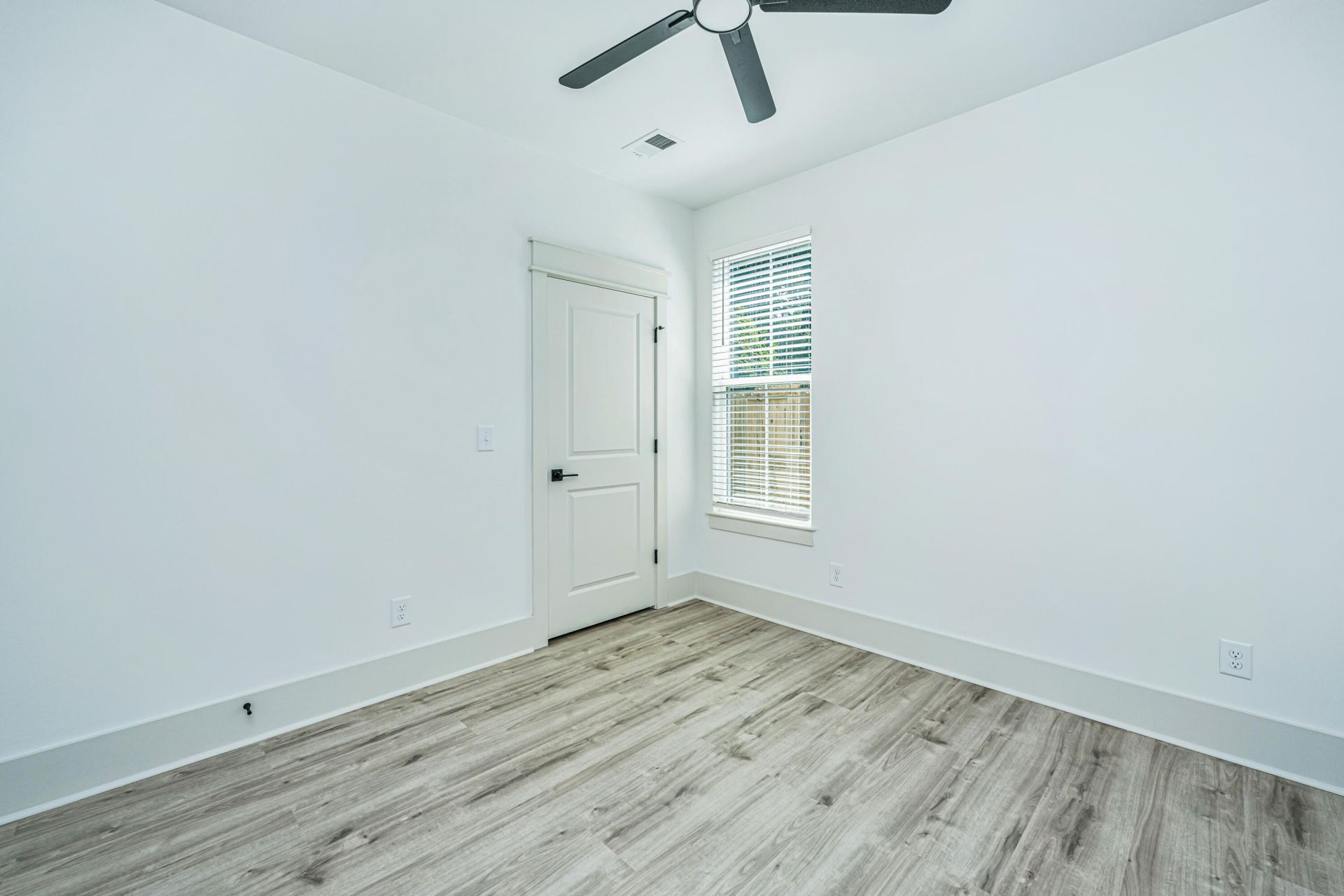 933 Valley Street Photo 20