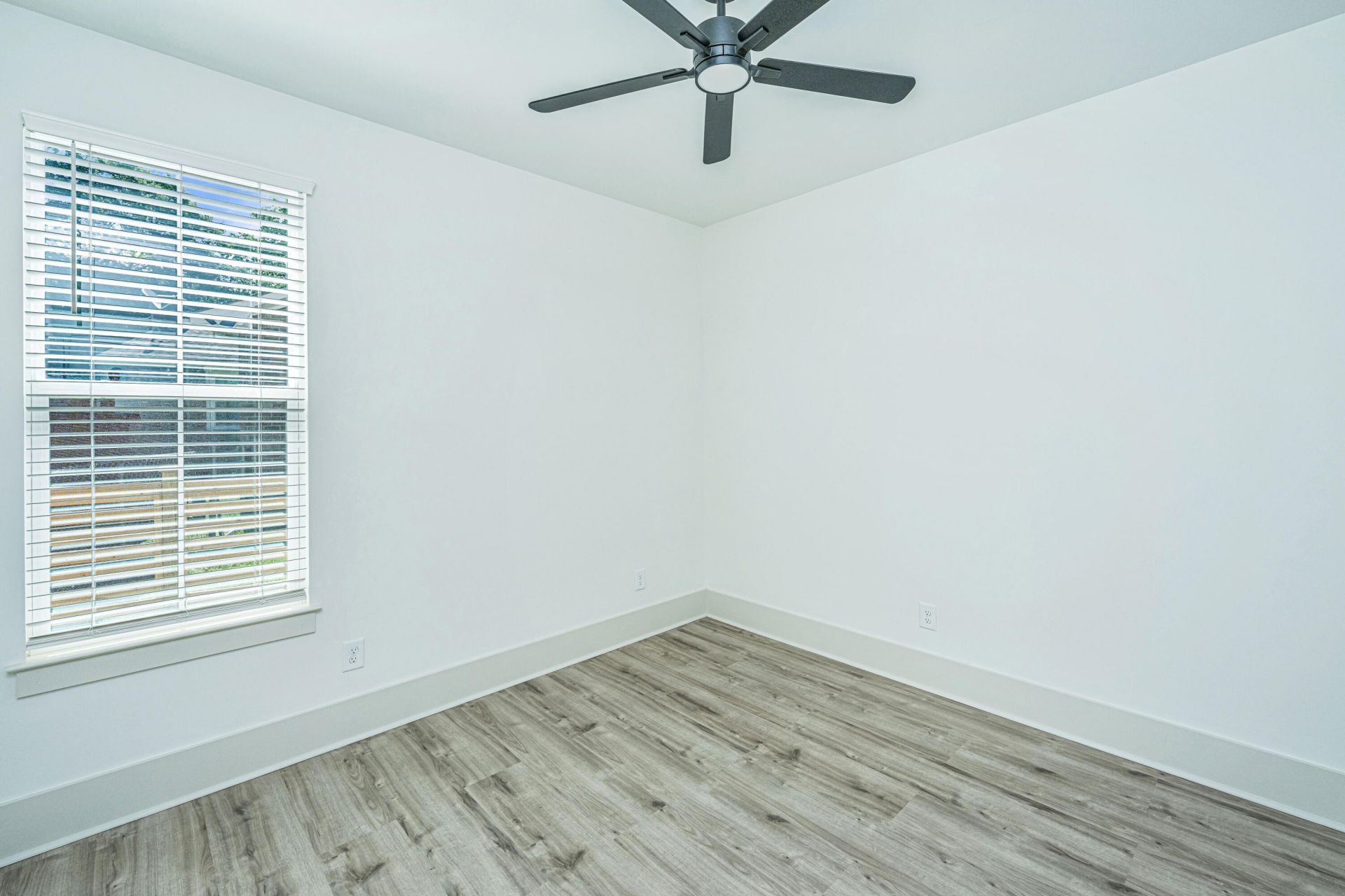 933 Valley Street Photo 21
