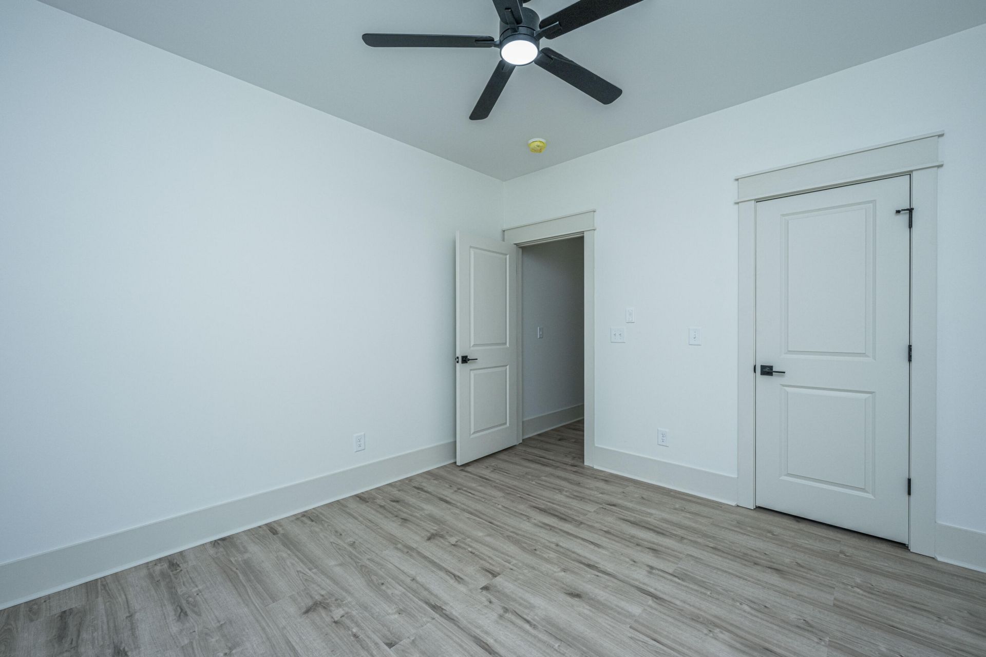933 Valley Street Photo 25