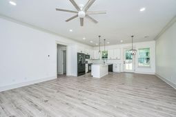 933 Valley Street photo 4