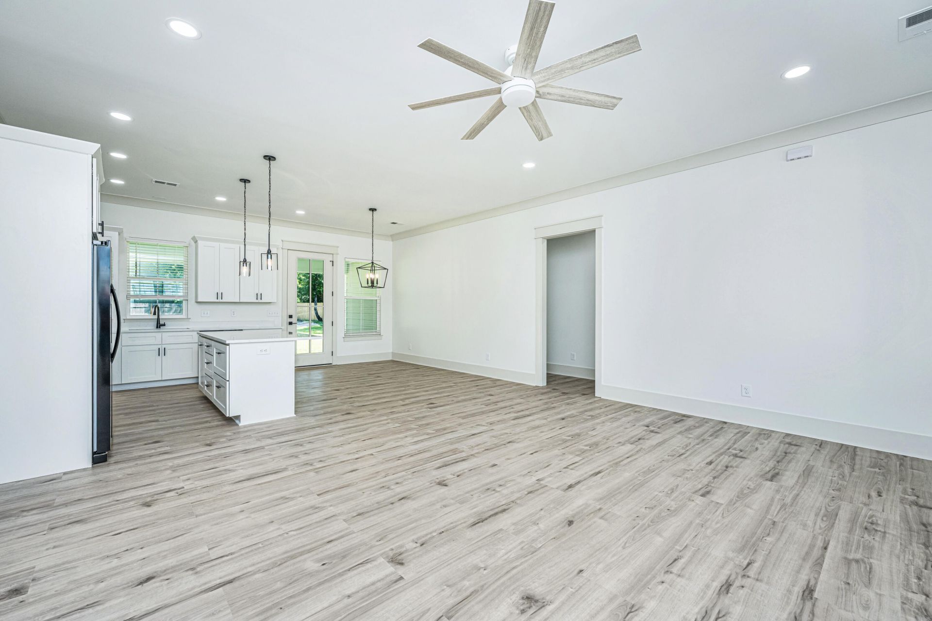 933 Valley Street Photo 5