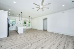 933 Valley Street photo 4