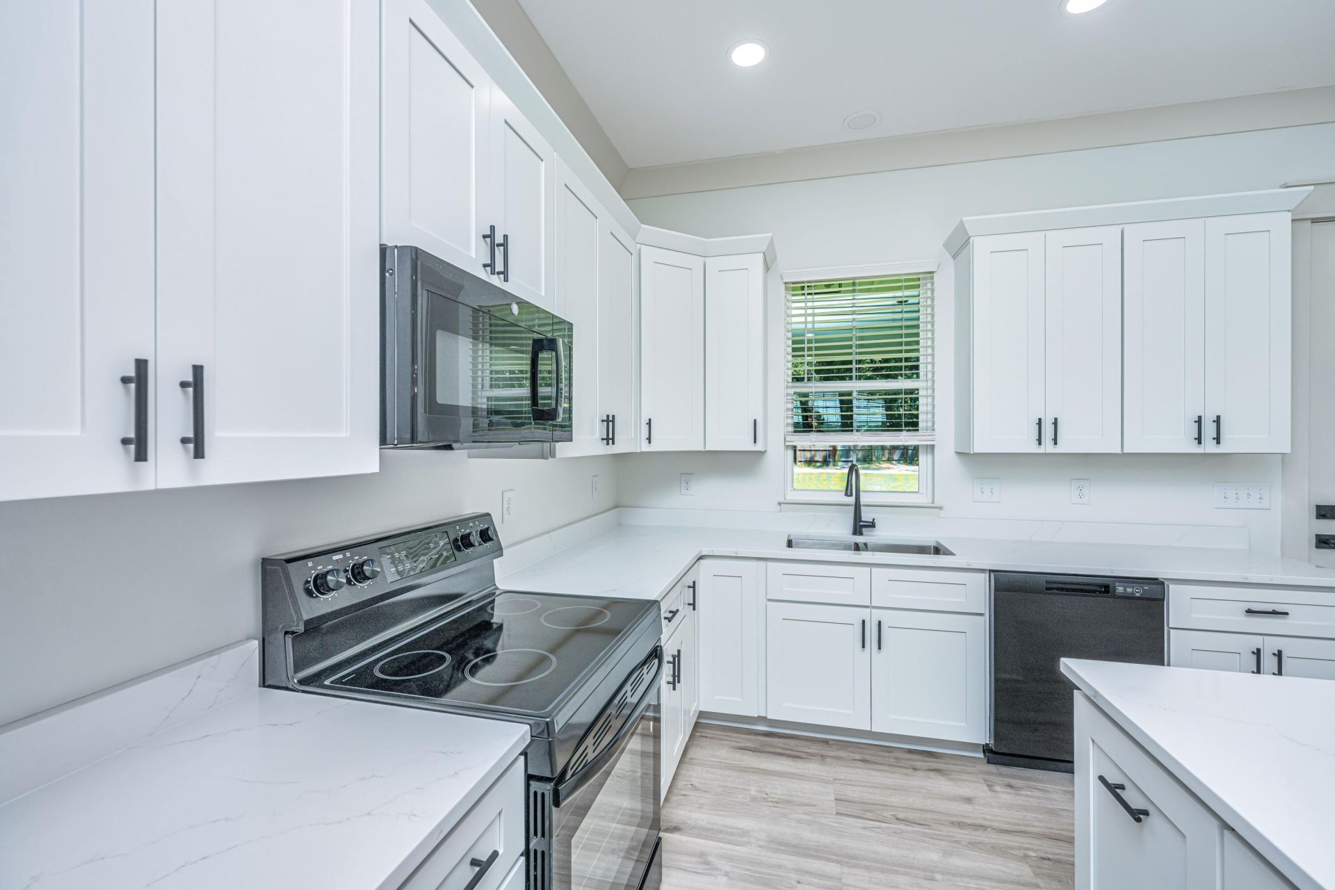 933 Valley Street Photo 8