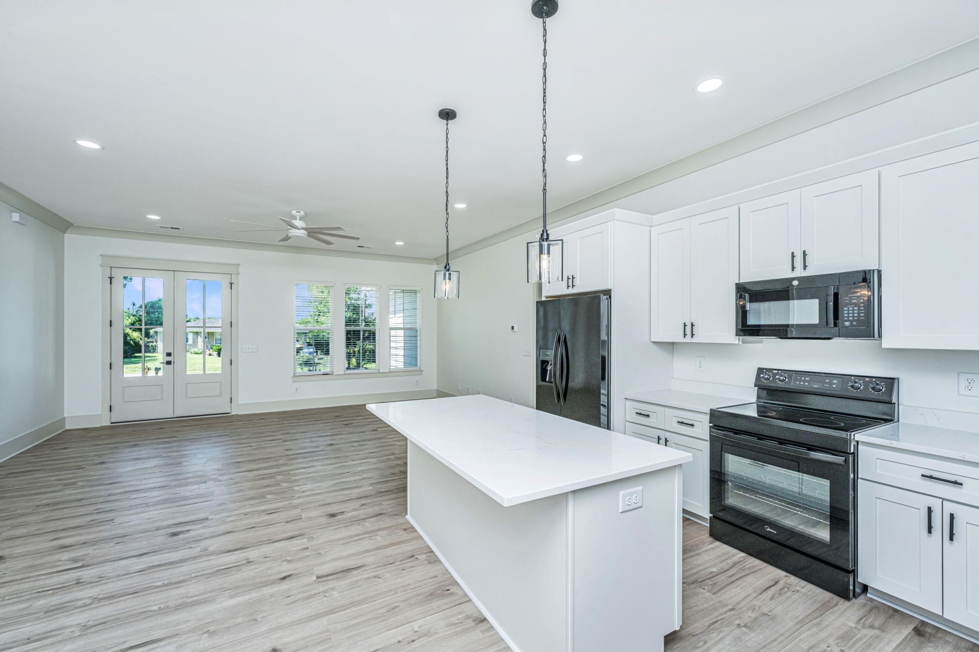 933 Valley Street Photo 9