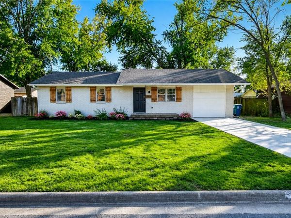 2306 SE 9th Street, Bentonville, AR 72712