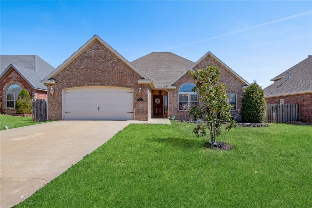 3903 SW Stonefield Street  Bentonville, AR 72713