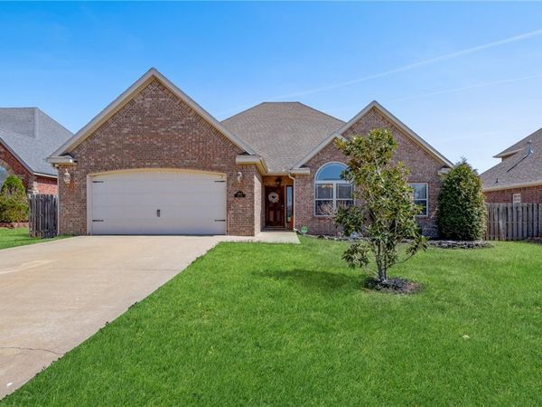 3903 SW Stonefield Street , Bentonville, AR 72713