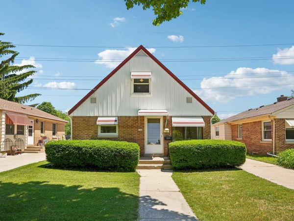 5740 N Dexter Ave, Glendale, WI 53209