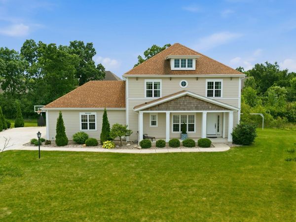 S89W13007 Bonningale Ct, Muskego, WI 53150