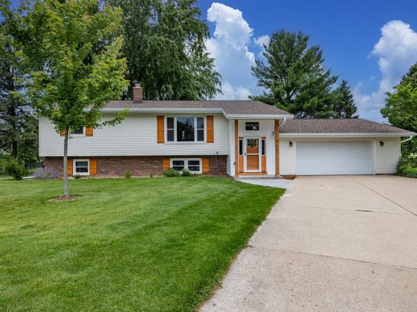 918 Sunset Ln, Horicon, WI 53032