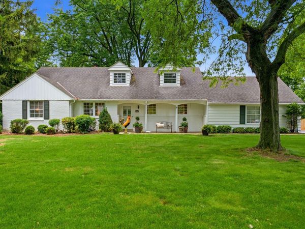 8921 N Lake Dr, Bayside, WI 53217