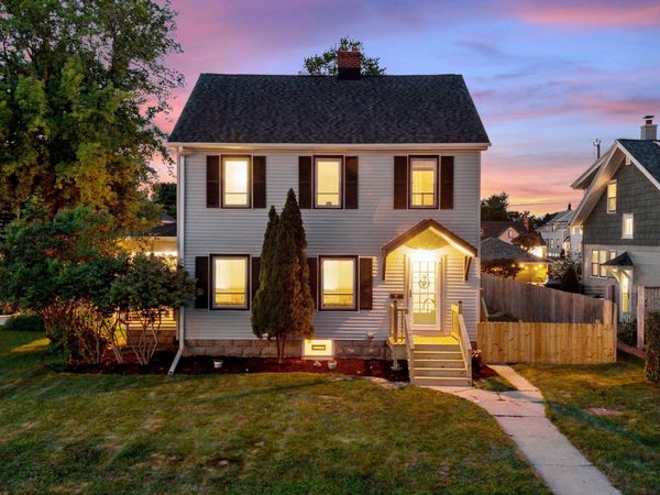 612 Marquette Ave, South Milwaukee, WI 53172