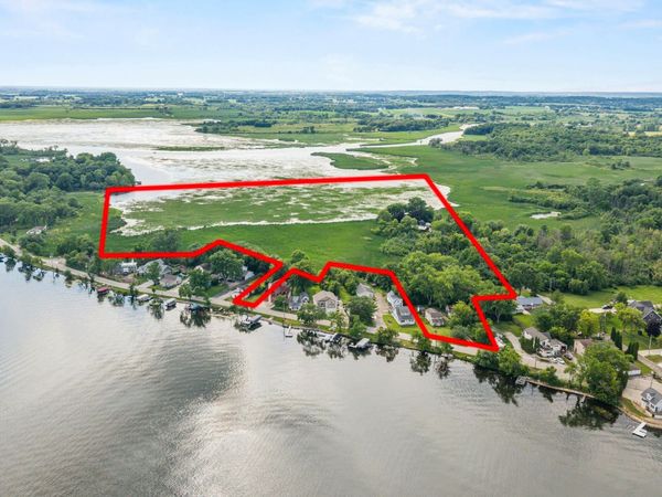 7110 N Tichigan Rd, Waterford, WI 53185