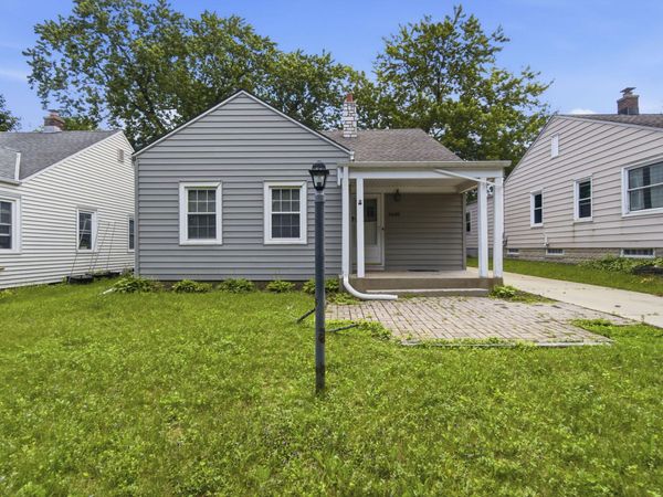 4640 N Woodruff Ave, Whitefish Bay, WI 53211