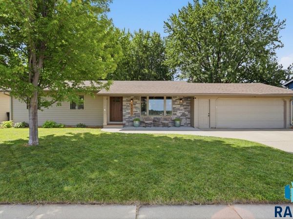 4209 E 22nd St, Sioux Falls, SD 57103