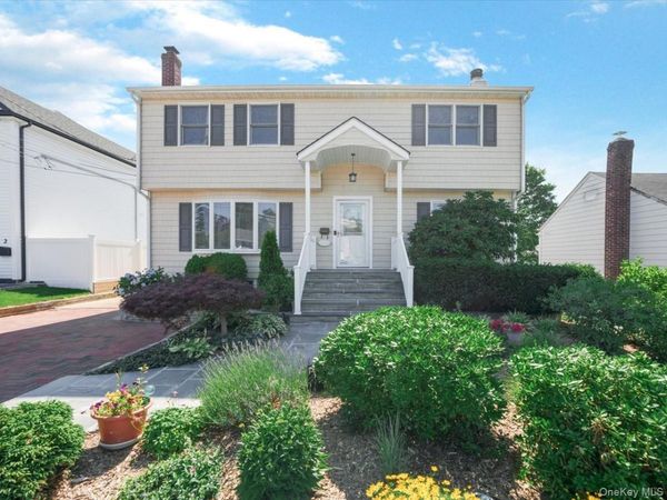 4 23rd Street , Jericho, NY 11753